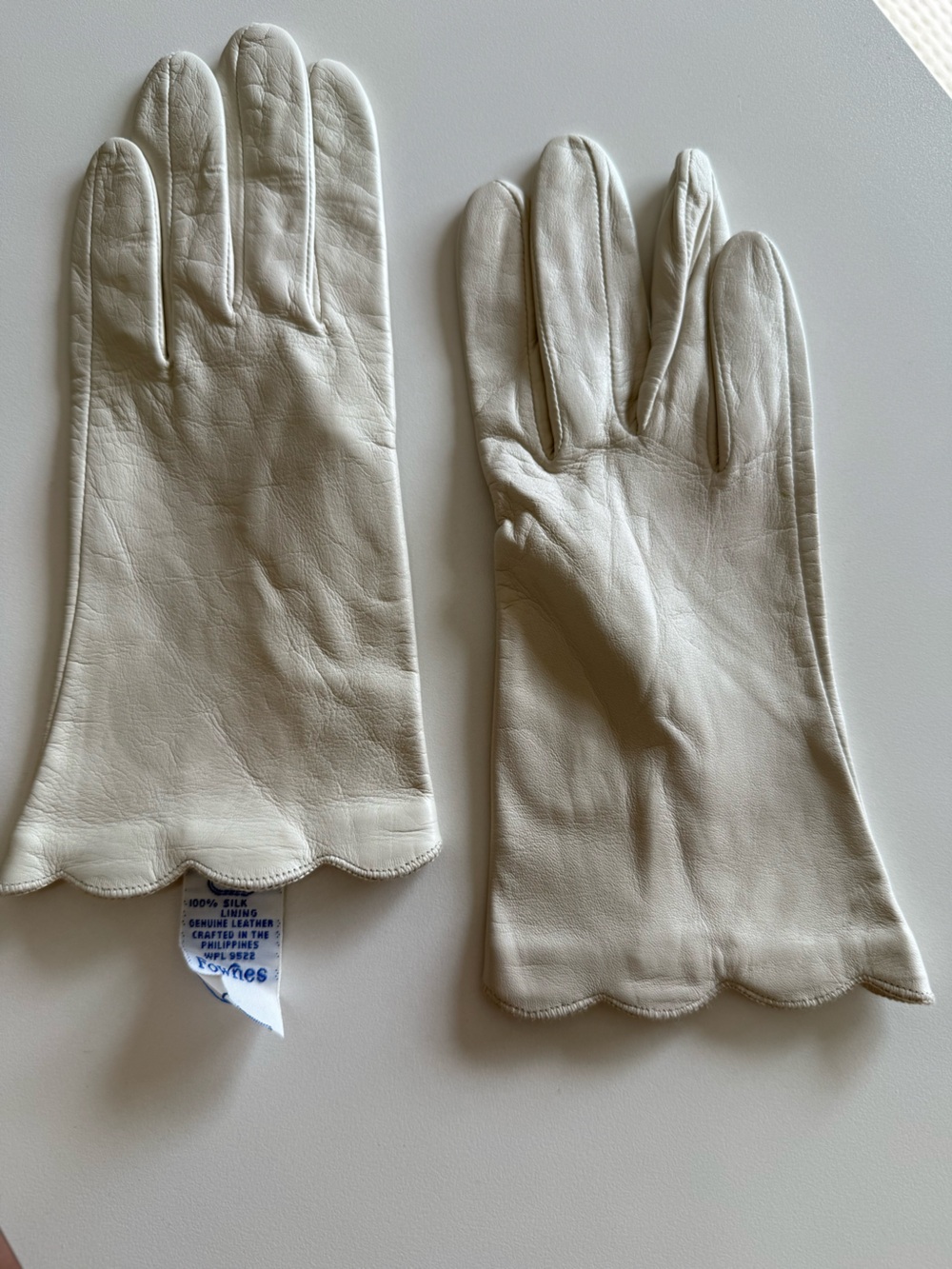 Fownes Vintage Genuine Leather Gloves 100% Silk Lined Cream Scalloped